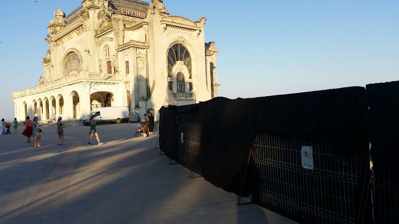 fotoreportaj se lucreaza la fatada falezei de la cazino 555660 fotoreportaj se lucreaza la fatada falezei de la cazino 555660