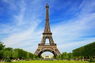 Un grandios edificiu arhitectural Turnul Eiffel dominã Parisul de peste 100 de ani 