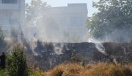 Incendiu stins de pompieri cu ajutorul jurnaliştilor! Foc în spatele Casei Căsătoriilor din Constanţa (galerie foto+video)
