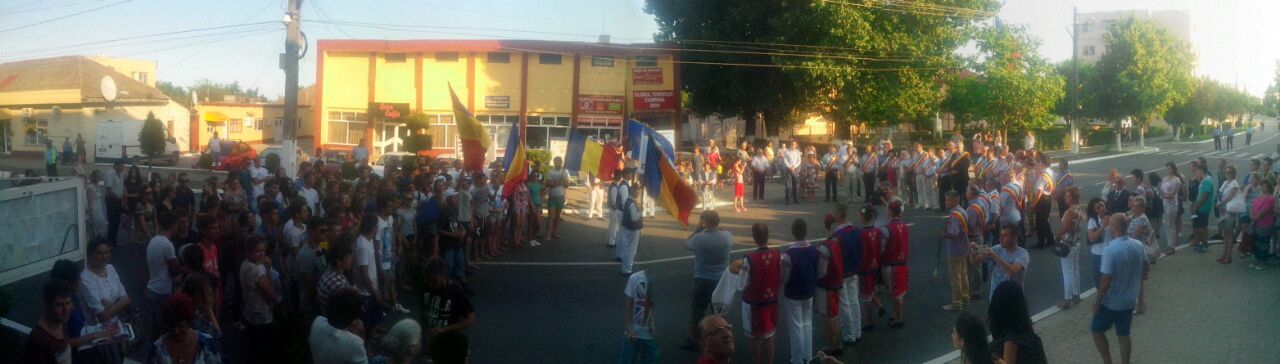 tinerii unionisti basarabeni au ajuns la cumpana am venit sa te salut fratele meu de peste prut galerie tinerii unionisti basarabeni au ajuns la cumpana am venit sa te salut fratele meu de peste prut galerie