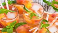 ecuisine.ro  Limonadă cu piersici si vodka