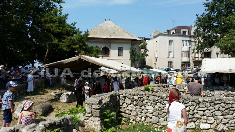 la catedrala sfintii petru si pavel din constanta s au scos pentru inchinaciune moastele sfantului pantelimon la catedrala sfintii petru si pavel din constanta s au scos pentru inchinaciune moastele sfantului pantelimon