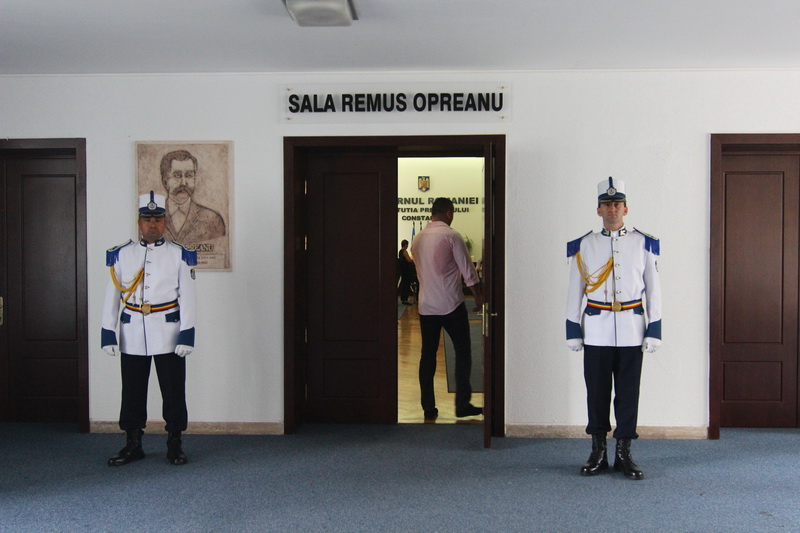 trupul neinsufletit al consilierului judetean stelian nicolae fronescu este dus spre cimitir 558615 trupul neinsufletit al consilierului judetean stelian nicolae fronescu este dus spre cimitir 558615
