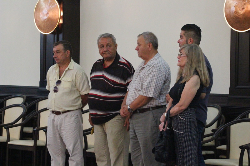 trupul neinsufletit al consilierului judetean stelian nicolae fronescu este dus spre cimitir 558615 trupul neinsufletit al consilierului judetean stelian nicolae fronescu este dus spre cimitir 558615