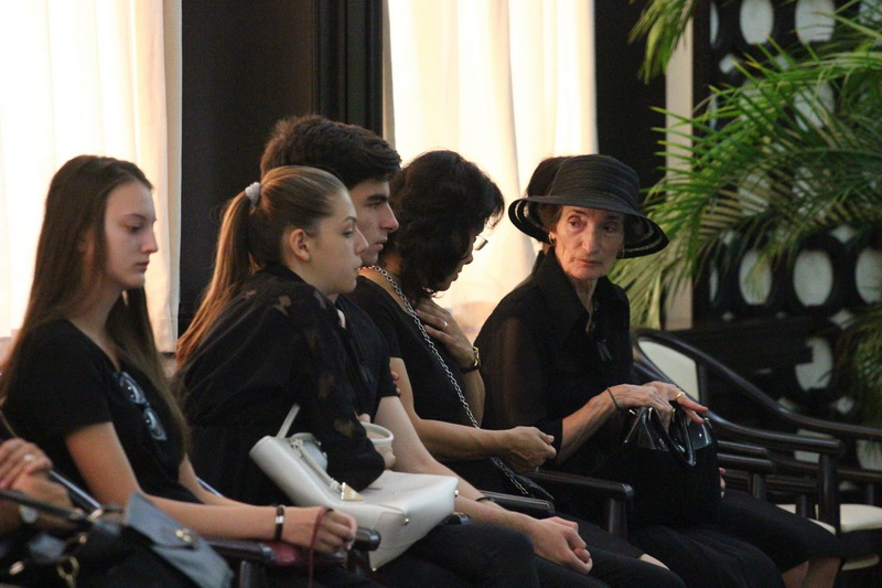 trupul neinsufletit al consilierului judetean stelian nicolae fronescu este dus spre cimitir 558615 trupul neinsufletit al consilierului judetean stelian nicolae fronescu este dus spre cimitir 558615