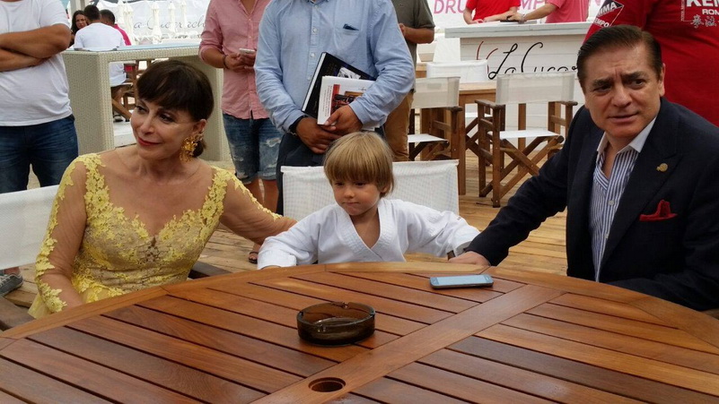 printul carol ferdinand in kimono actrita kristanna loken si legenda k 1 remy bonjasky atractii la mamaia printul carol ferdinand in kimono actrita kristanna loken si legenda k 1 remy bonjasky atractii la mamaia