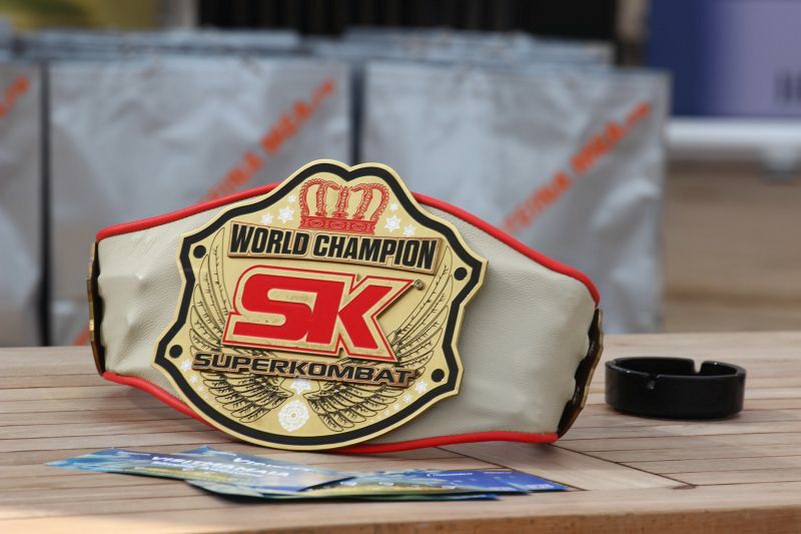 printul carol ferdinand in kimono actrita kristanna loken si legenda k 1 remy bonjasky atractii la mamaia printul carol ferdinand in kimono actrita kristanna loken si legenda k 1 remy bonjasky atractii la mamaia