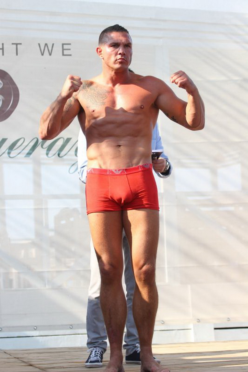 printul carol ferdinand in kimono actrita kristanna loken si legenda k 1 remy bonjasky atractii la mamaia printul carol ferdinand in kimono actrita kristanna loken si legenda k 1 remy bonjasky atractii la mamaia