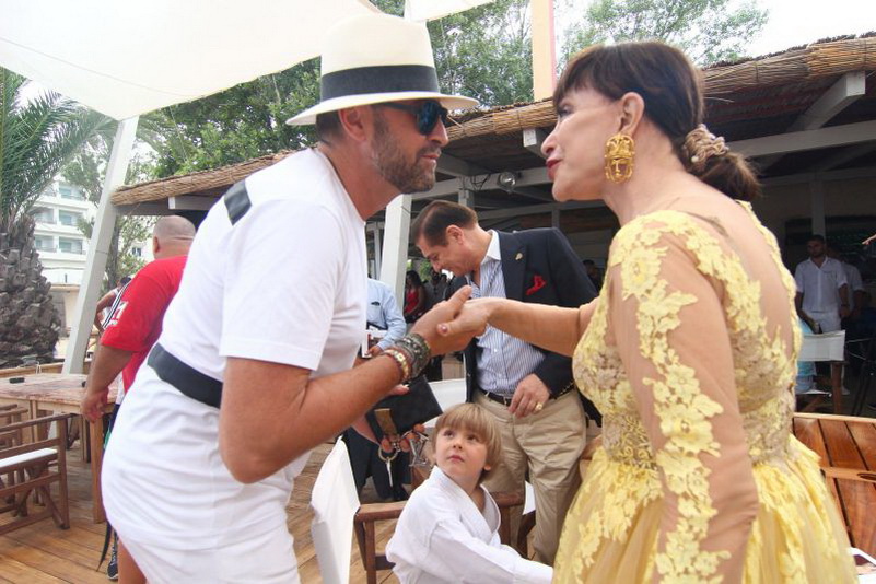 printul carol ferdinand in kimono actrita kristanna loken si legenda k 1 remy bonjasky atractii la mamaia printul carol ferdinand in kimono actrita kristanna loken si legenda k 1 remy bonjasky atractii la mamaia