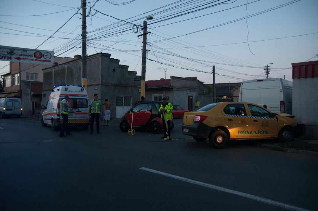 un taximetrist neatent a provocat un accident rutier in cartierul coiciu galerie foto 558902 un taximetrist neatent a provocat un accident rutier in cartierul coiciu galerie foto 558902
