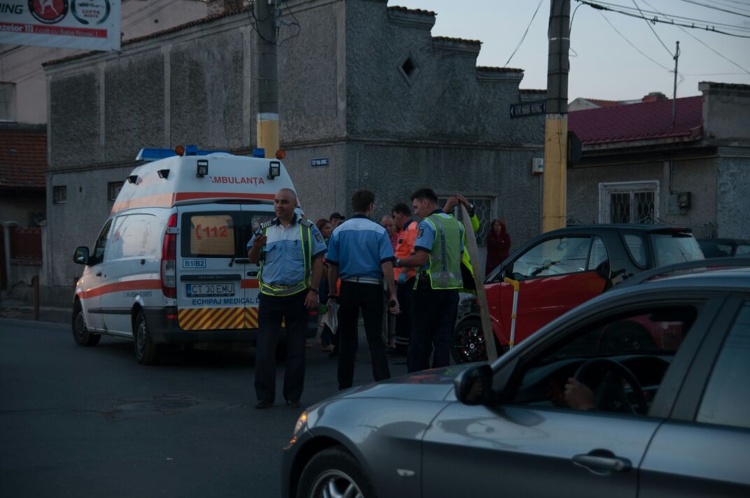 un taximetrist neatent a provocat un accident rutier in cartierul coiciu galerie foto 558902 un taximetrist neatent a provocat un accident rutier in cartierul coiciu galerie foto 558902