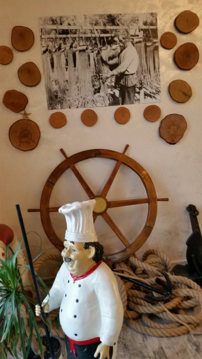 la restaurantul beluga pestele este adus direct din navoadele pescarilor galerie foto 559290 la restaurantul beluga pestele este adus direct din navoadele pescarilor galerie foto 559290