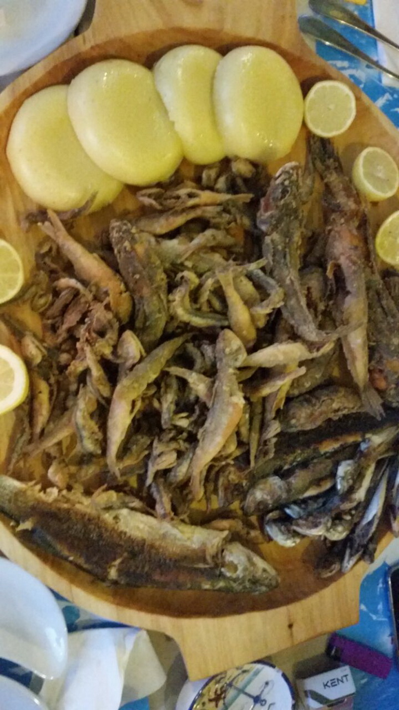 la restaurantul beluga pestele este adus direct din navoadele pescarilor galerie foto 559290 la restaurantul beluga pestele este adus direct din navoadele pescarilor galerie foto 559290