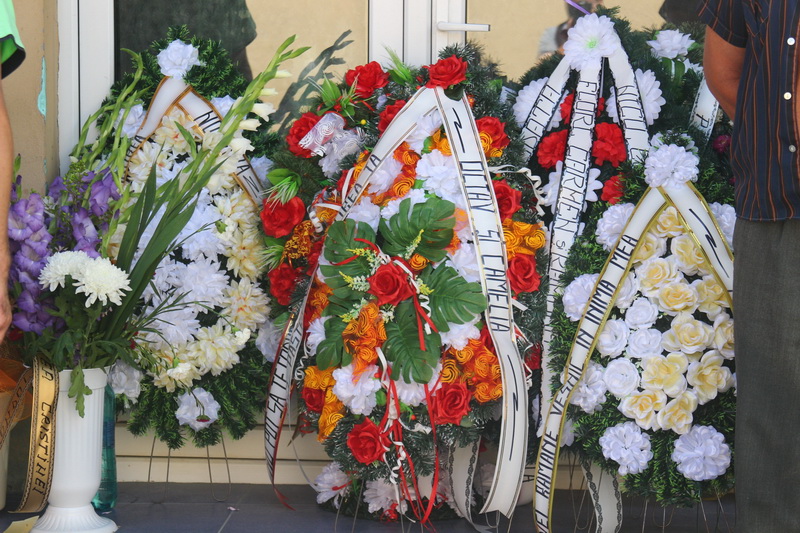 imagini care te pot afecta emotional ultimul drum pentru laura si irina victimele accidentului petrecut imagini care te pot afecta emotional ultimul drum pentru laura si irina victimele accidentului petrecut