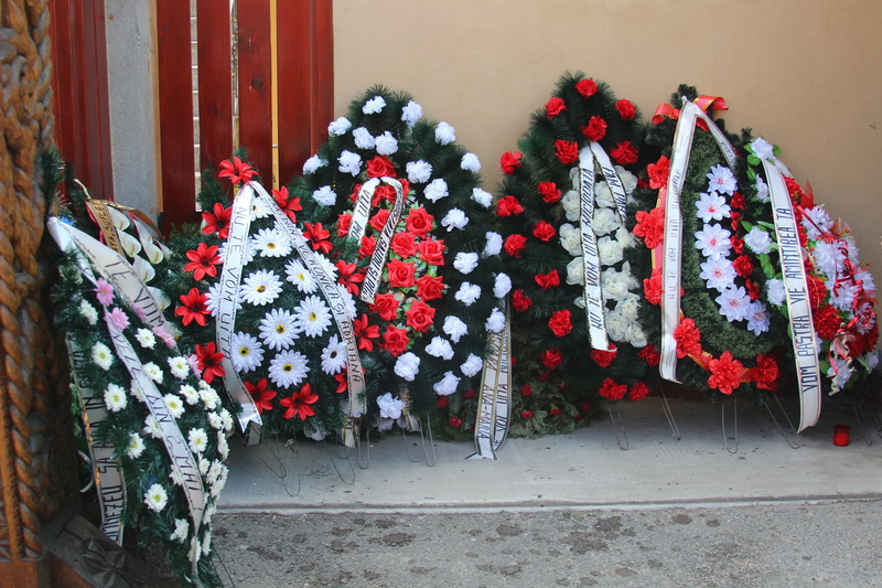 imagini care te pot afecta emotional ultimul drum pentru laura si irina victimele accidentului petrecut imagini care te pot afecta emotional ultimul drum pentru laura si irina victimele accidentului petrecut