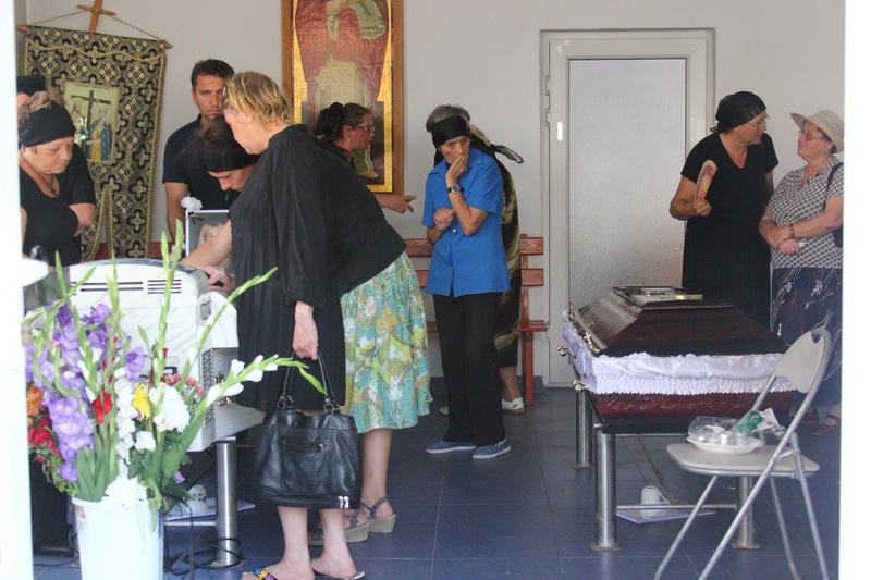 imagini care te pot afecta emotional ultimul drum pentru laura si irina victimele accidentului petrecut imagini care te pot afecta emotional ultimul drum pentru laura si irina victimele accidentului petrecut