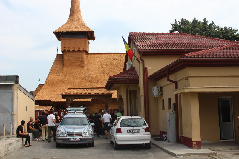 imagini care te pot afecta emotional ultimul drum pentru laura si irina victimele accidentului petrecut imagini care te pot afecta emotional ultimul drum pentru laura si irina victimele accidentului petrecut