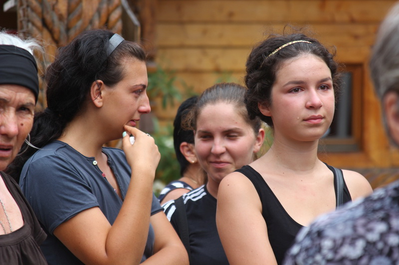 imagini care te pot afecta emotional ultimul drum pentru laura si irina victimele accidentului petrecut imagini care te pot afecta emotional ultimul drum pentru laura si irina victimele accidentului petrecut