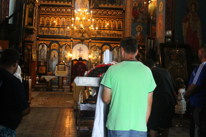 imagini care te pot afecta emotional ultimul drum pentru laura si irina victimele accidentului petrecut imagini care te pot afecta emotional ultimul drum pentru laura si irina victimele accidentului petrecut