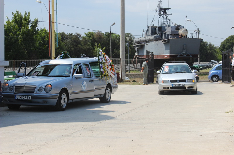 imagini care te pot afecta emotional ultimul drum pentru laura si irina victimele accidentului petrecut imagini care te pot afecta emotional ultimul drum pentru laura si irina victimele accidentului petrecut