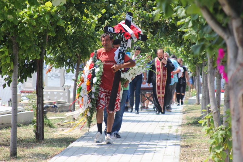 imagini care te pot afecta emotional ultimul drum pentru laura si irina victimele accidentului petrecut imagini care te pot afecta emotional ultimul drum pentru laura si irina victimele accidentului petrecut