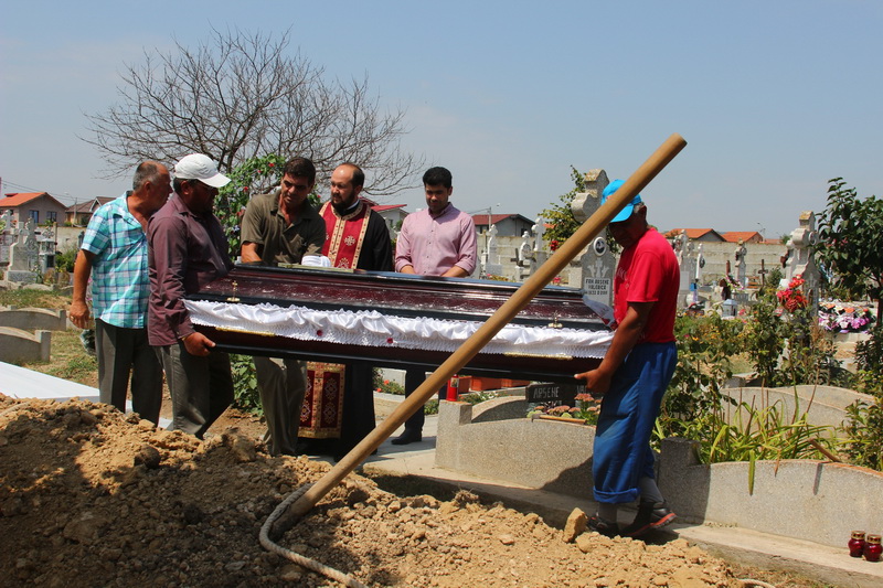 imagini care te pot afecta emotional ultimul drum pentru laura si irina victimele accidentului petrecut imagini care te pot afecta emotional ultimul drum pentru laura si irina victimele accidentului petrecut