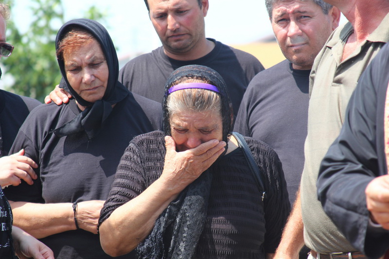 imagini care te pot afecta emotional ultimul drum pentru laura si irina victimele accidentului petrecut imagini care te pot afecta emotional ultimul drum pentru laura si irina victimele accidentului petrecut