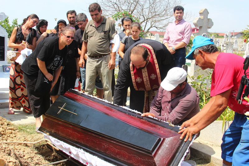 imagini care te pot afecta emotional ultimul drum pentru laura si irina victimele accidentului petrecut imagini care te pot afecta emotional ultimul drum pentru laura si irina victimele accidentului petrecut