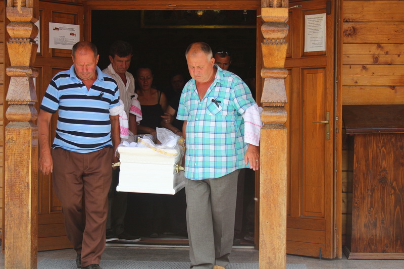 imagini care te pot afecta emotional ultimul drum pentru laura si irina victimele accidentului petrecut imagini care te pot afecta emotional ultimul drum pentru laura si irina victimele accidentului petrecut