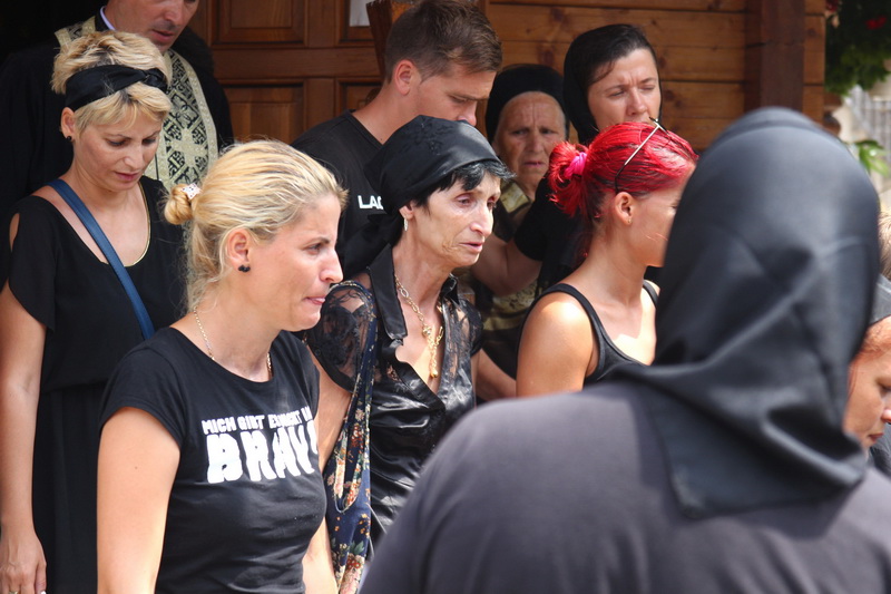 imagini care te pot afecta emotional ultimul drum pentru laura si irina victimele accidentului petrecut imagini care te pot afecta emotional ultimul drum pentru laura si irina victimele accidentului petrecut