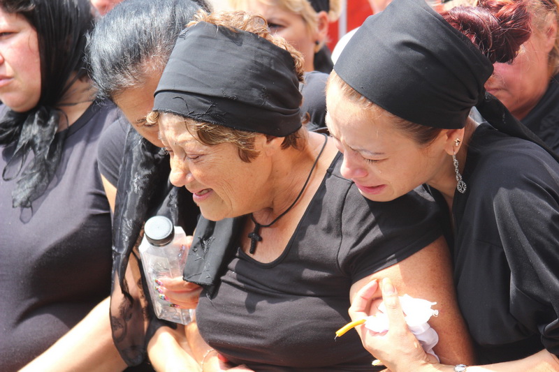 imagini care te pot afecta emotional ultimul drum pentru laura si irina victimele accidentului petrecut imagini care te pot afecta emotional ultimul drum pentru laura si irina victimele accidentului petrecut