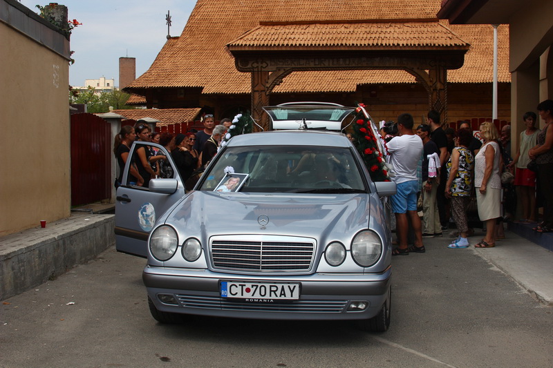 imagini care te pot afecta emotional ultimul drum pentru laura si irina victimele accidentului petrecut imagini care te pot afecta emotional ultimul drum pentru laura si irina victimele accidentului petrecut