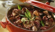 ecuisine.ro  Tocană de vită cu ceapă şi vin