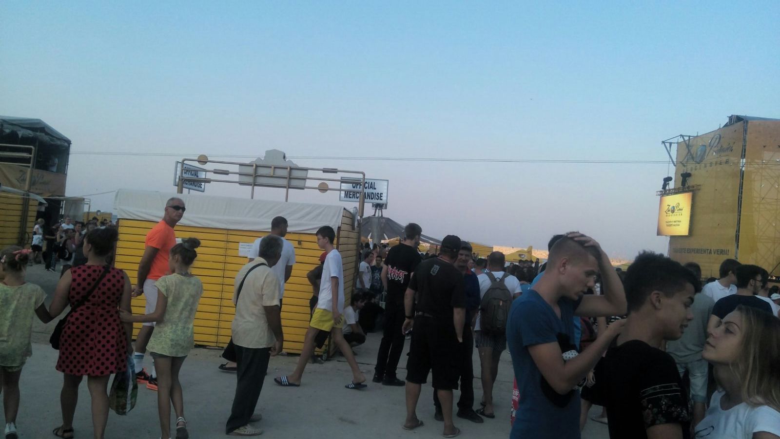 rock in valuri pe plaja modern din constanta galerie foto 560657 rock in valuri pe plaja modern din constanta galerie foto 560657