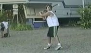 Funny video Copiii cu bâte de baseball