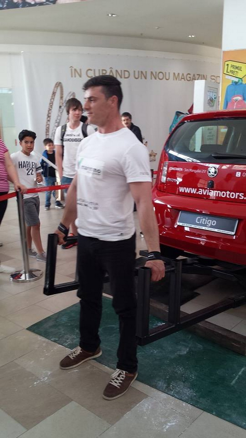 gabriel ban a egalat recordul mondial la flotari pe dosul palmei galerie foto video 562808