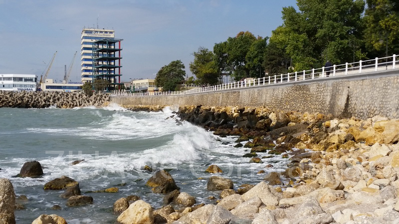 mare agitata pe faleza cazinoului din constanta galerie foto 564139 mare agitata pe faleza cazinoului din constanta galerie foto 564139