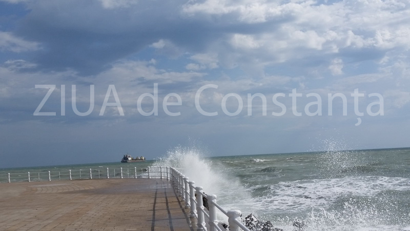 mare agitata pe faleza cazinoului din constanta galerie foto 564139 mare agitata pe faleza cazinoului din constanta galerie foto 564139