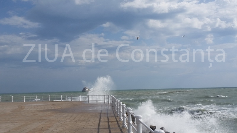 mare agitata pe faleza cazinoului din constanta galerie foto 564139 mare agitata pe faleza cazinoului din constanta galerie foto 564139