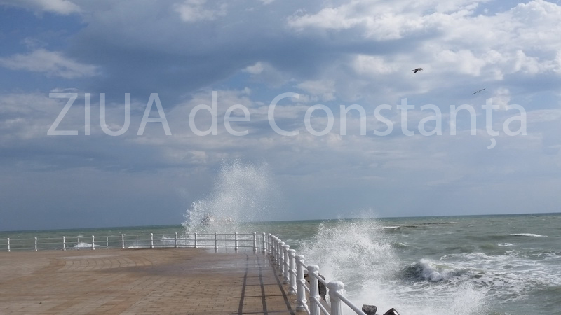 mare agitata pe faleza cazinoului din constanta galerie foto 564139 mare agitata pe faleza cazinoului din constanta galerie foto 564139