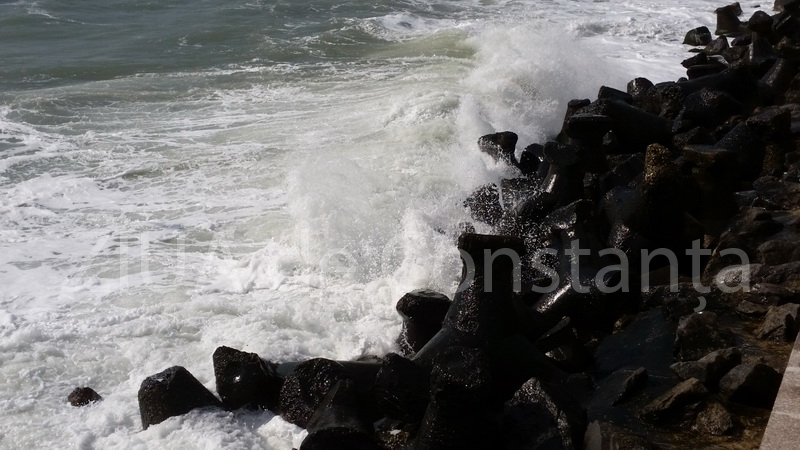 mare agitata pe faleza cazinoului din constanta galerie foto 564139 mare agitata pe faleza cazinoului din constanta galerie foto 564139
