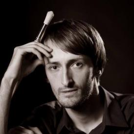 O mamă luptă pentru fiul său Primul pictor 3D al României, Daniel Relenschi, are cancer