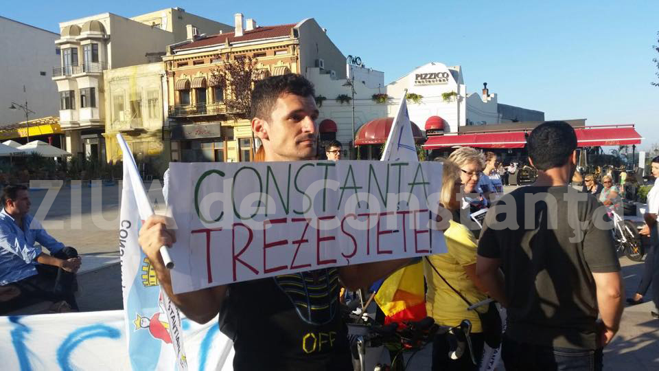 protest al constantenilor in piata ovidiu 565255 protest al constantenilor in piata ovidiu 565255