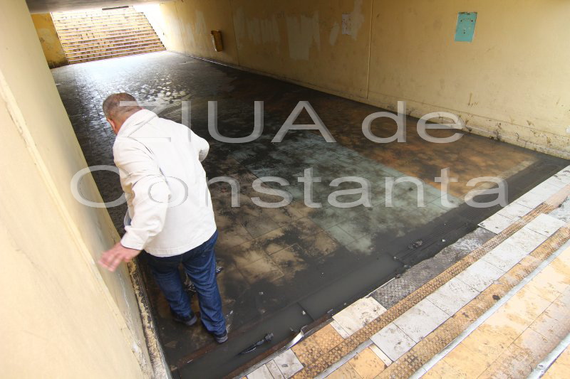 fotoreportaj exercitii de echilibristica in pasajul subteran de la tomis mall 567495 fotoreportaj exercitii de echilibristica in pasajul subteran de la tomis mall 567495