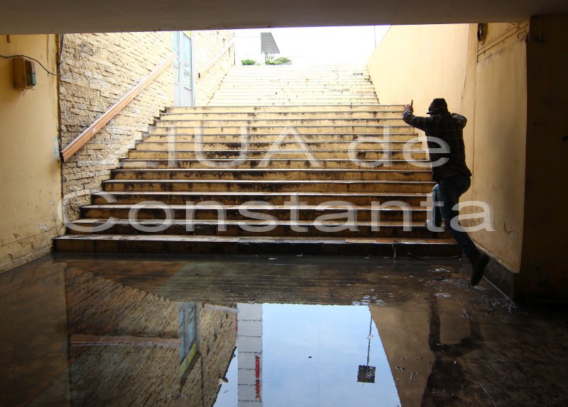 fotoreportaj exercitii de echilibristica in pasajul subteran de la tomis mall 567495 fotoreportaj exercitii de echilibristica in pasajul subteran de la tomis mall 567495