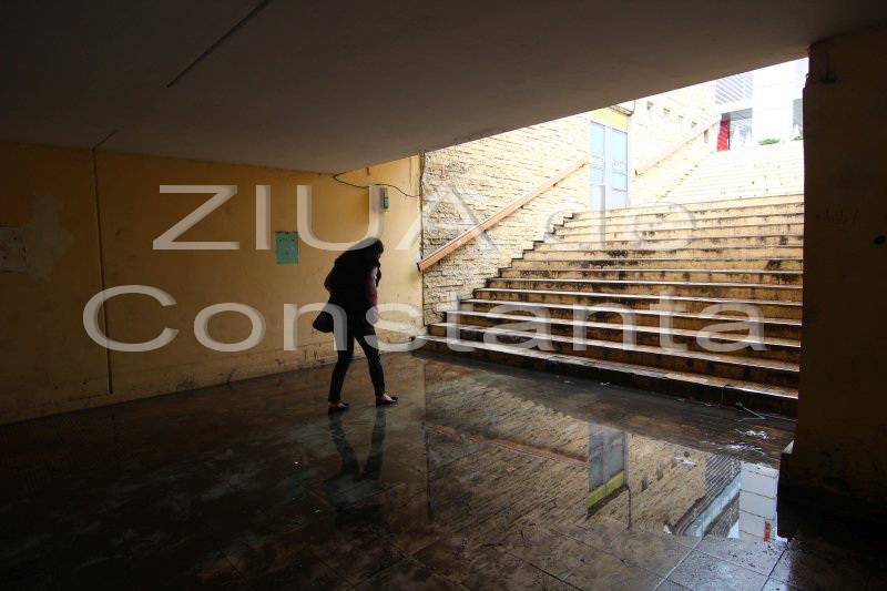 fotoreportaj exercitii de echilibristica in pasajul subteran de la tomis mall 567495 fotoreportaj exercitii de echilibristica in pasajul subteran de la tomis mall 567495