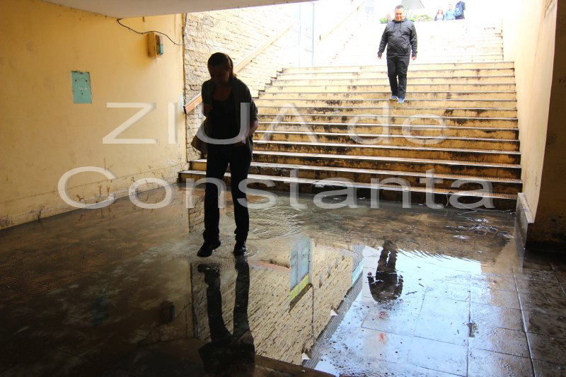 fotoreportaj exercitii de echilibristica in pasajul subteran de la tomis mall 567495 fotoreportaj exercitii de echilibristica in pasajul subteran de la tomis mall 567495