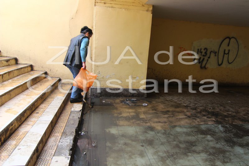 fotoreportaj exercitii de echilibristica in pasajul subteran de la tomis mall 567495 fotoreportaj exercitii de echilibristica in pasajul subteran de la tomis mall 567495