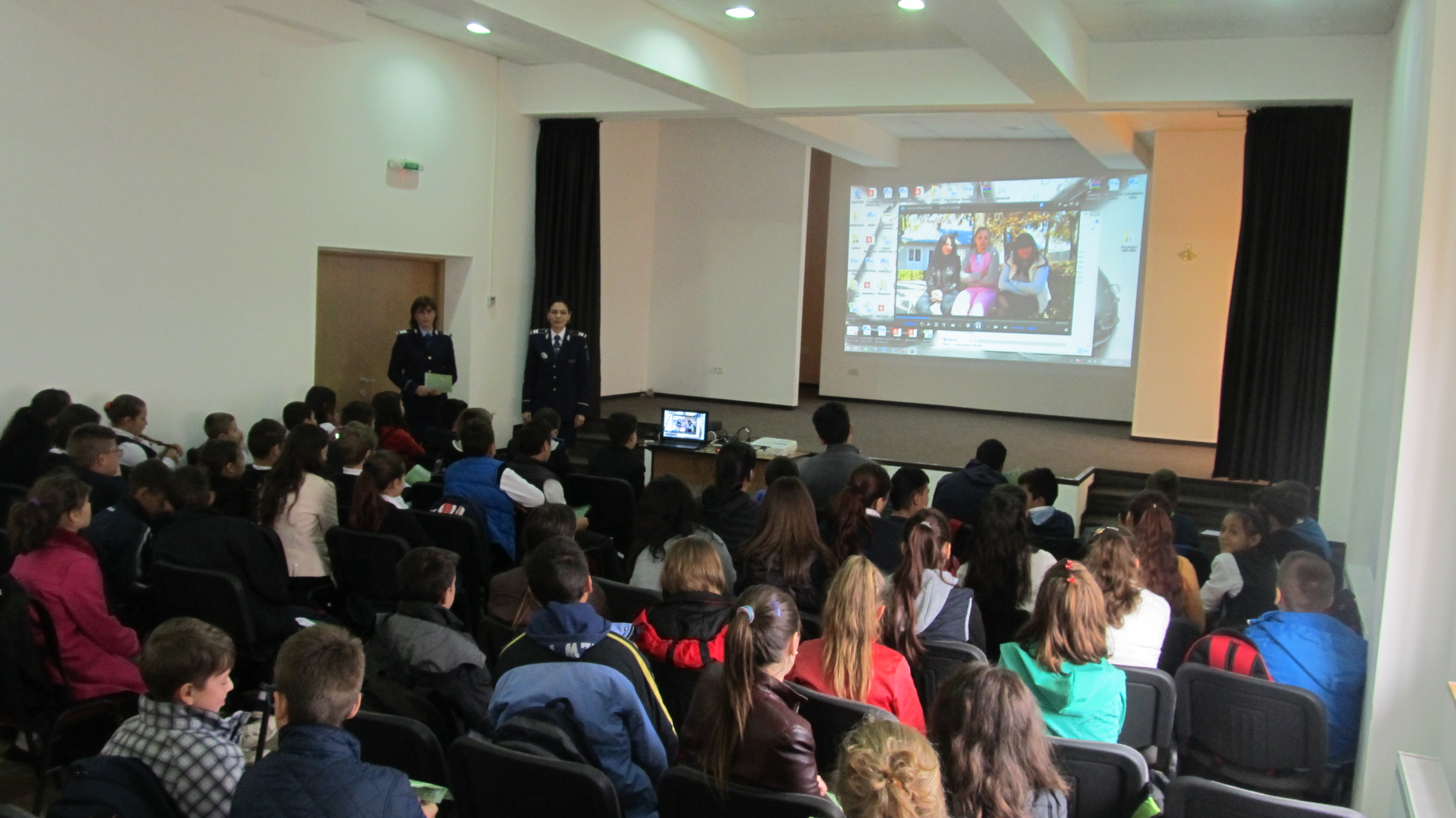 activitatile politistilor constanteni in unitati de invatamant galerie foto 567645 activitatile politistilor constanteni in unitati de invatamant galerie foto 567645