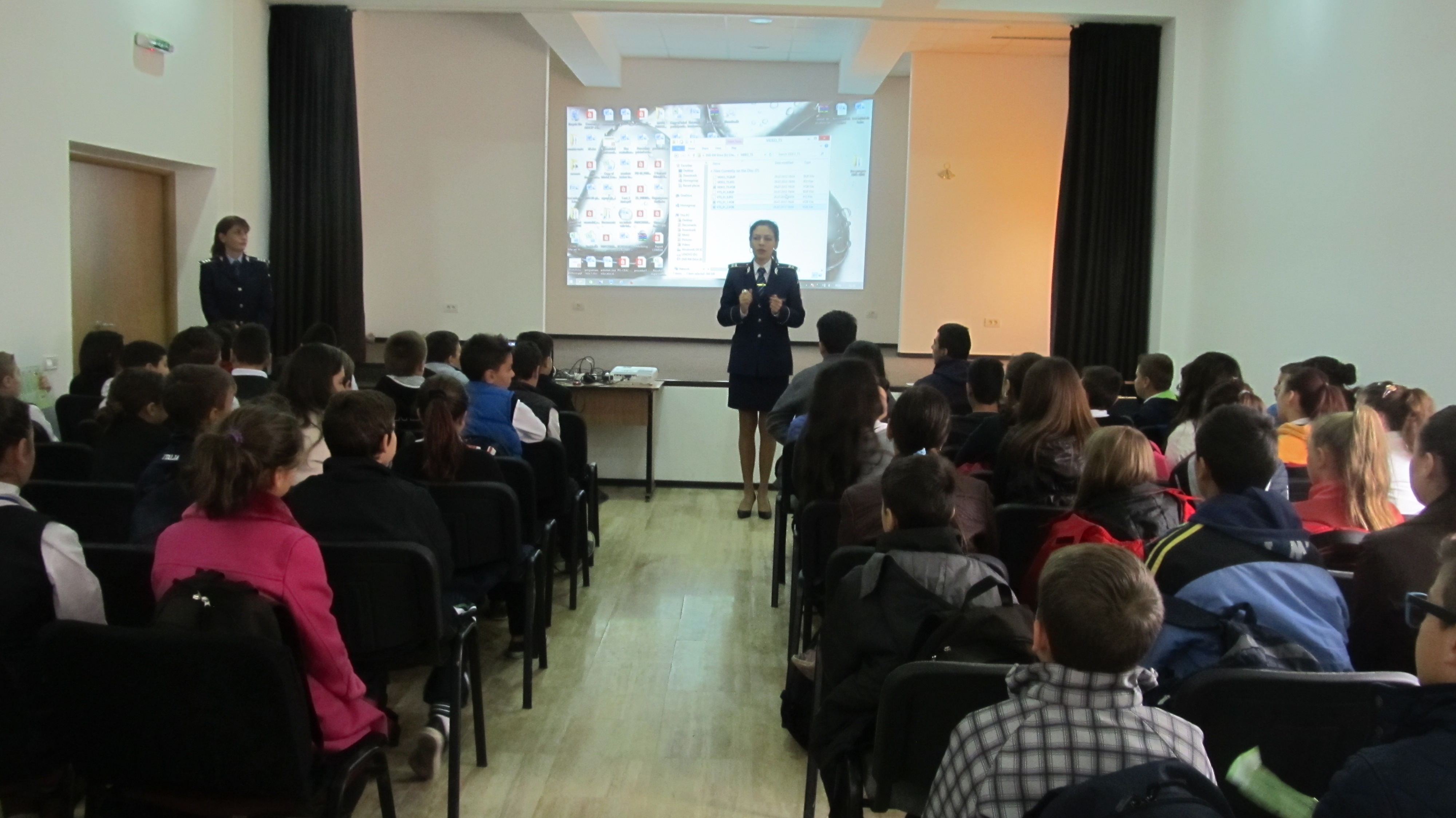 activitatile politistilor constanteni in unitati de invatamant galerie foto 567645 activitatile politistilor constanteni in unitati de invatamant galerie foto 567645